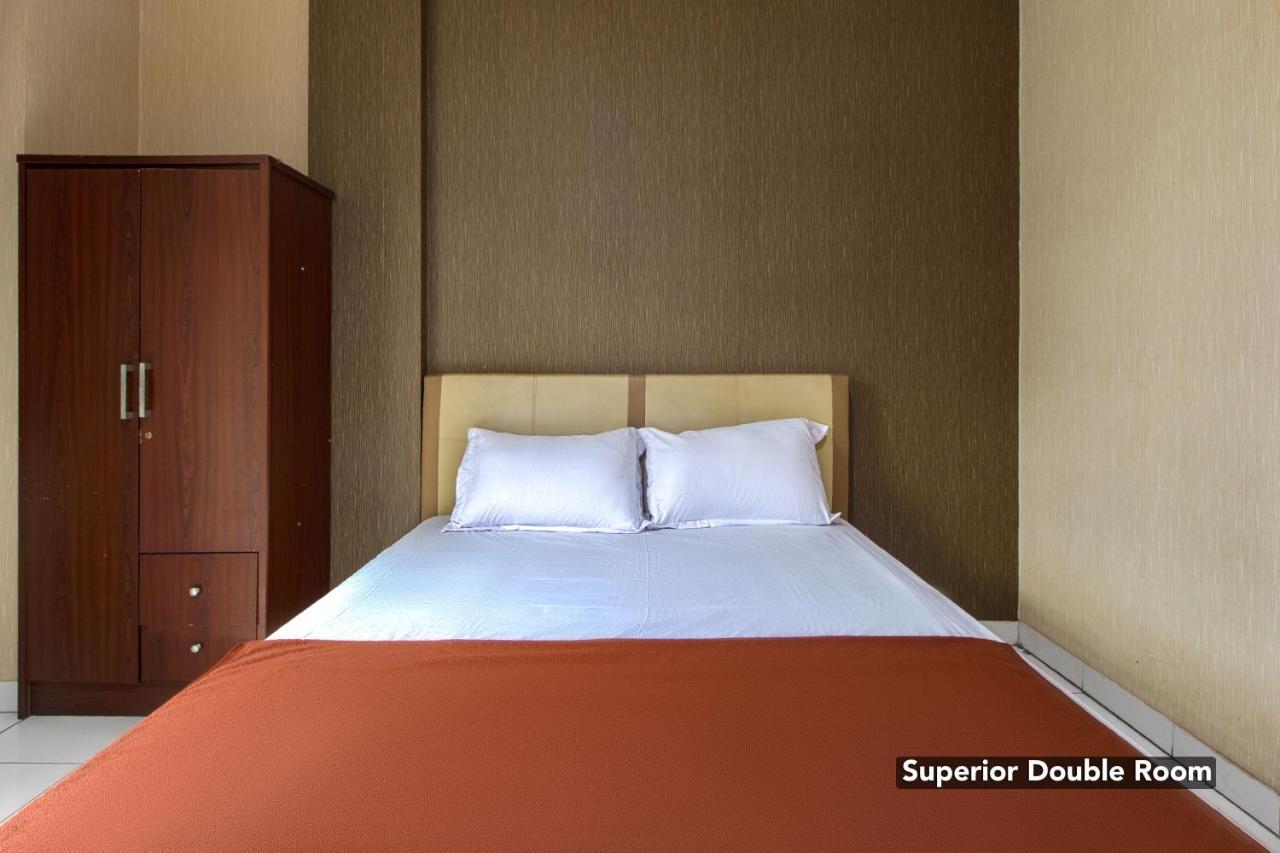 Hotel Arjuna Bekasi Buitenkant foto