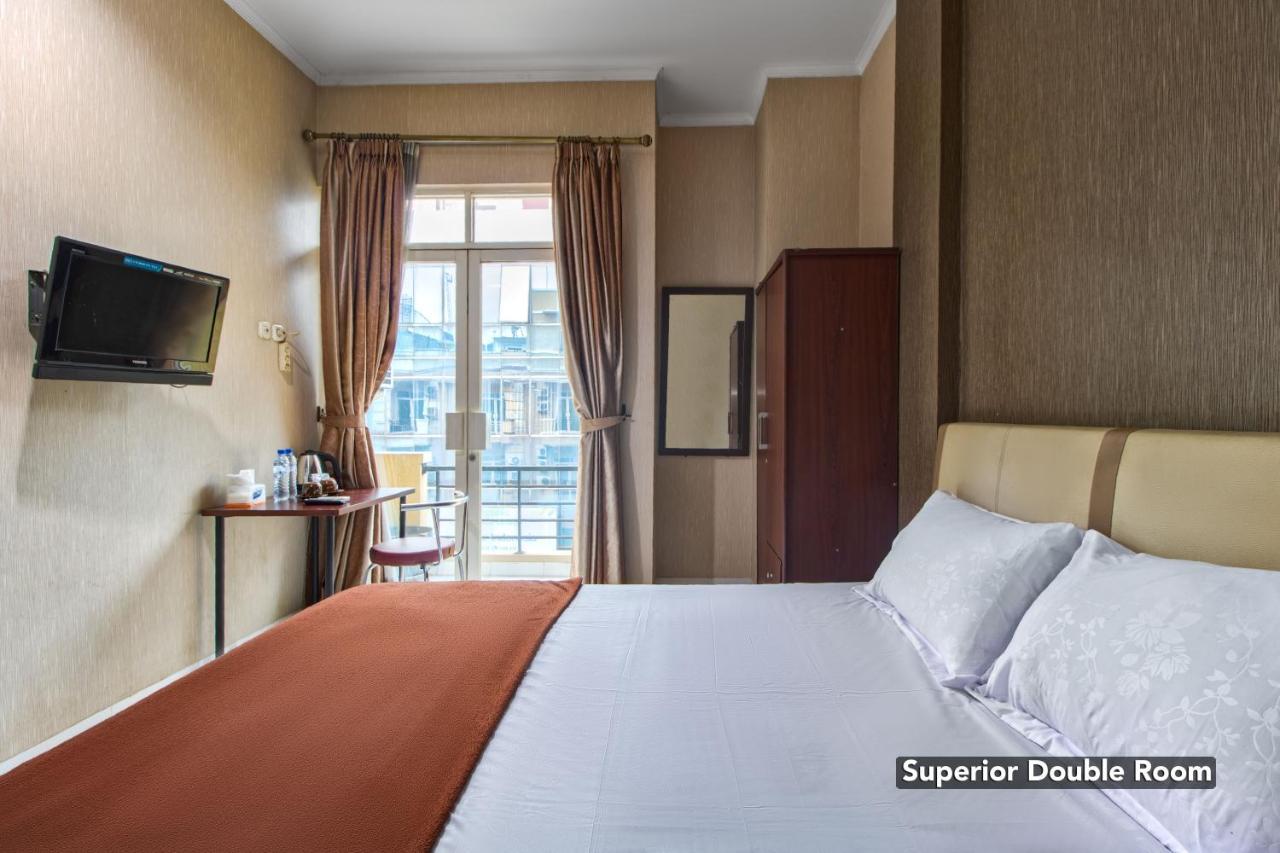 Hotel Arjuna Bekasi Buitenkant foto