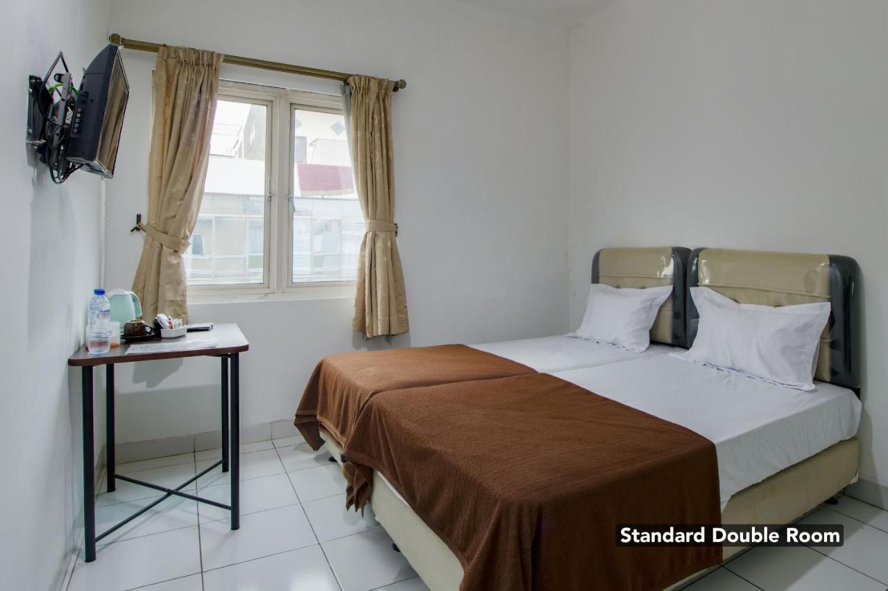 Hotel Arjuna Bekasi Buitenkant foto