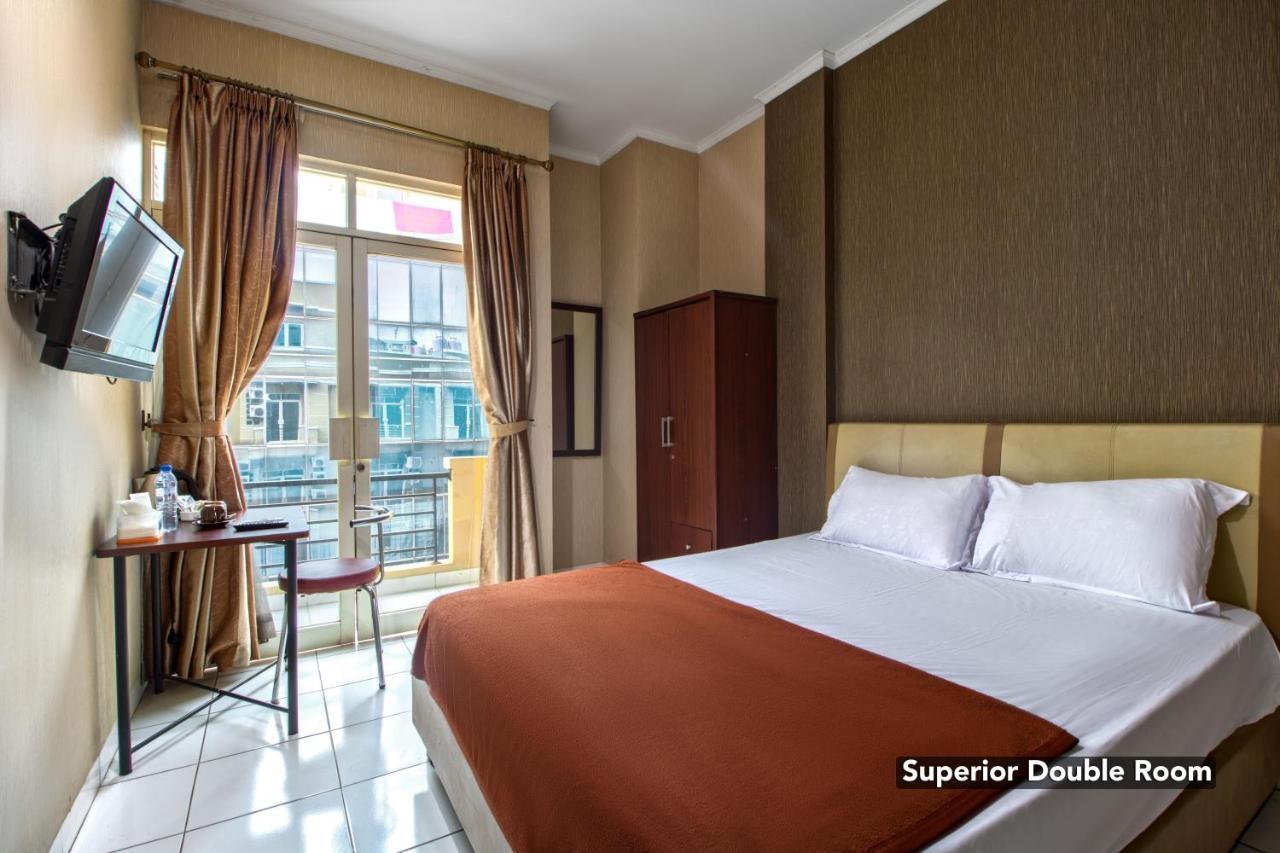 Hotel Arjuna Bekasi Buitenkant foto