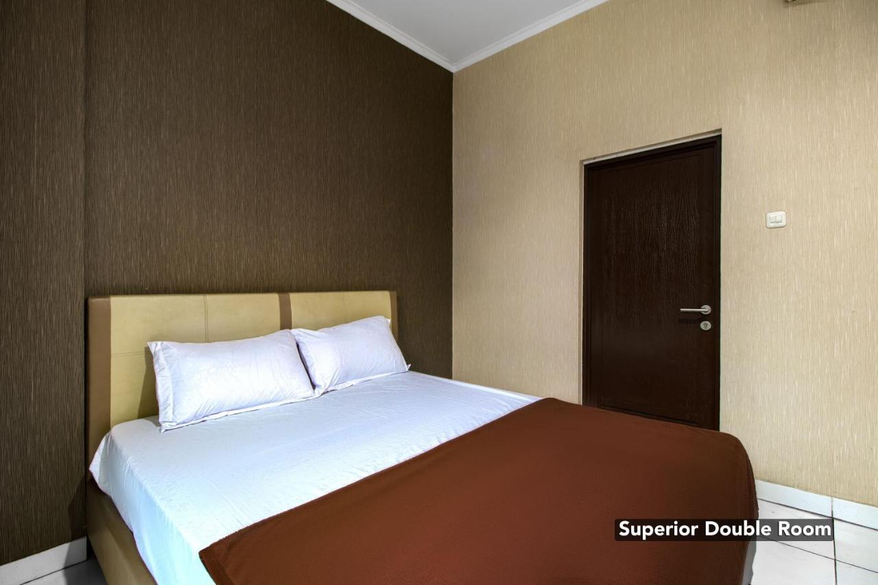 Hotel Arjuna Bekasi Buitenkant foto