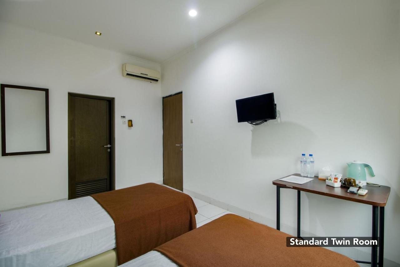 Hotel Arjuna Bekasi Buitenkant foto