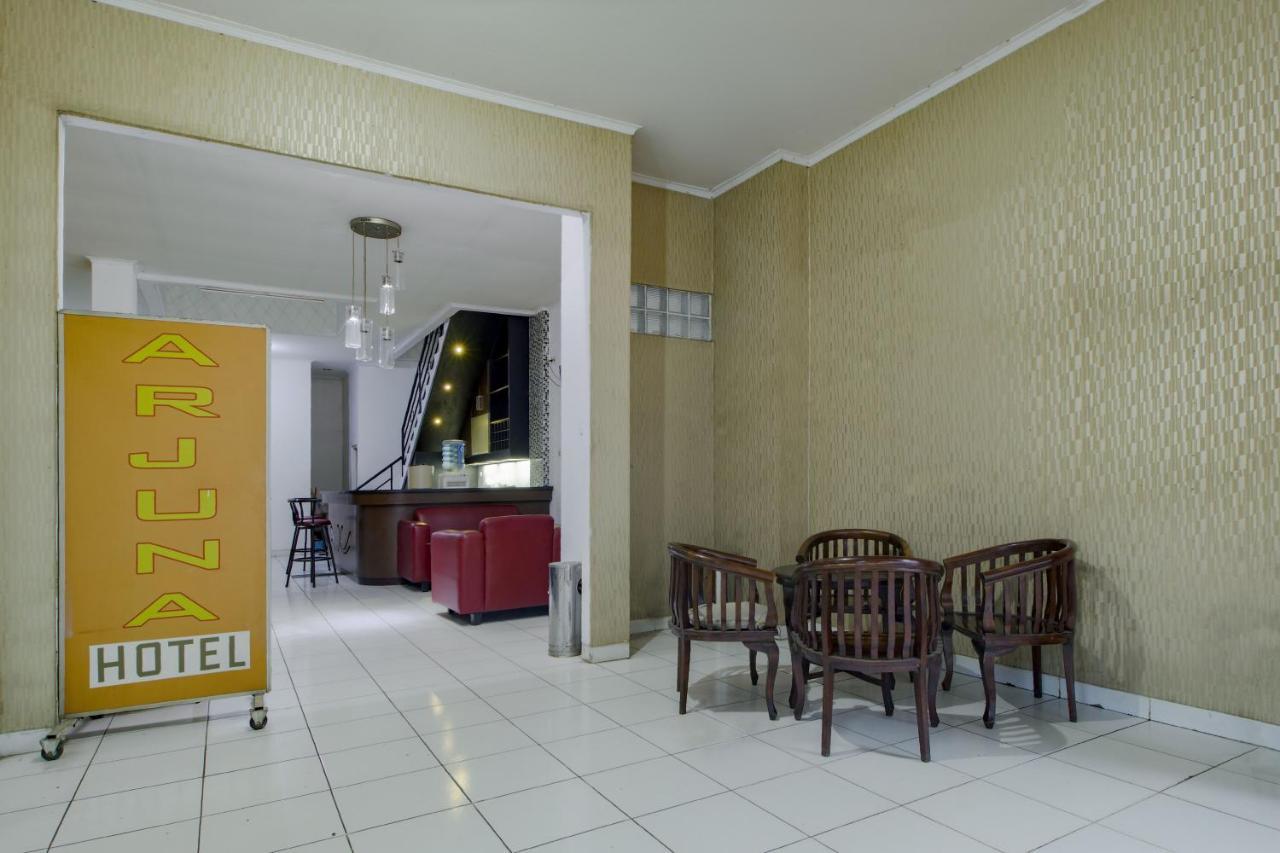 Hotel Arjuna Bekasi Buitenkant foto