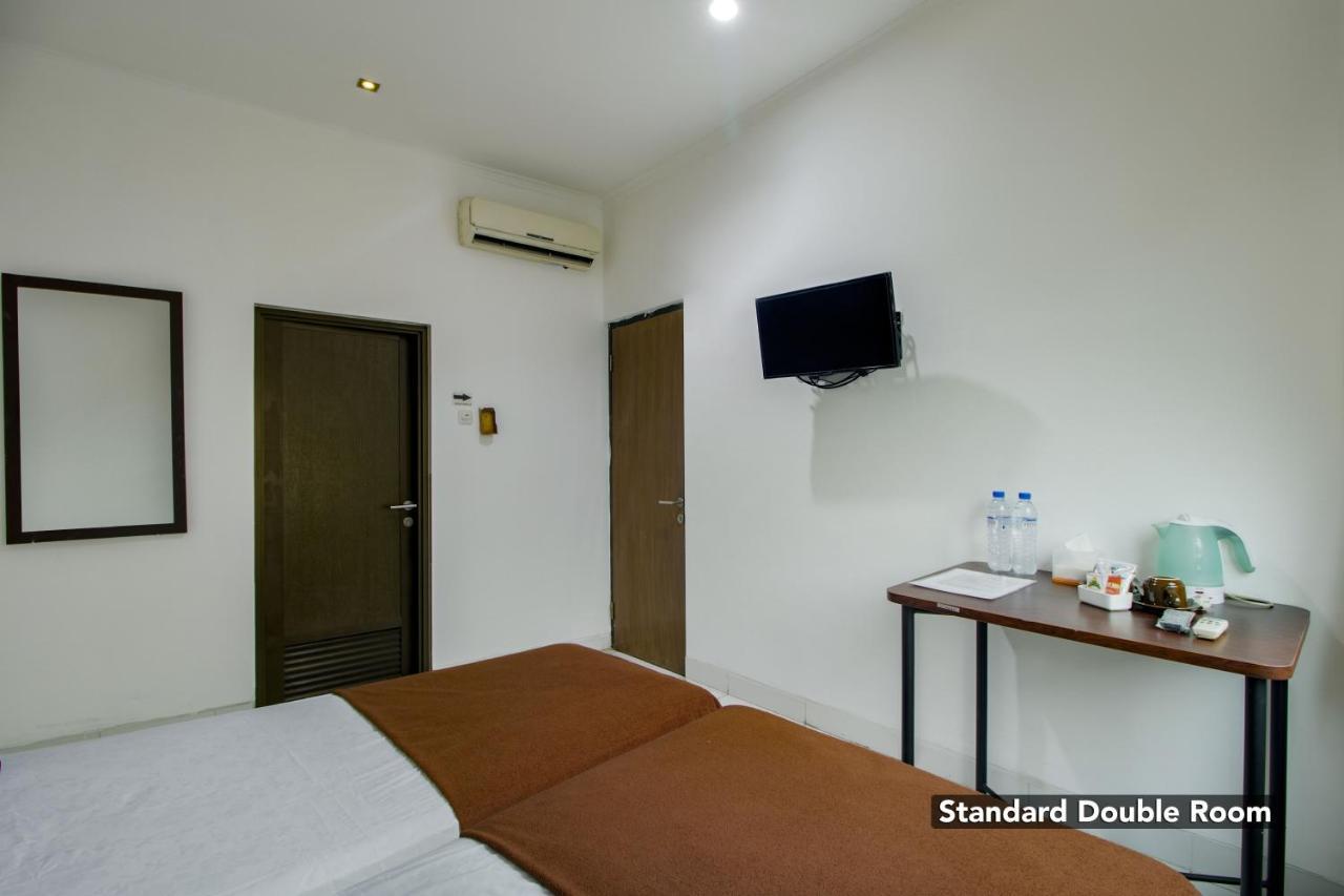 Hotel Arjuna Bekasi Buitenkant foto