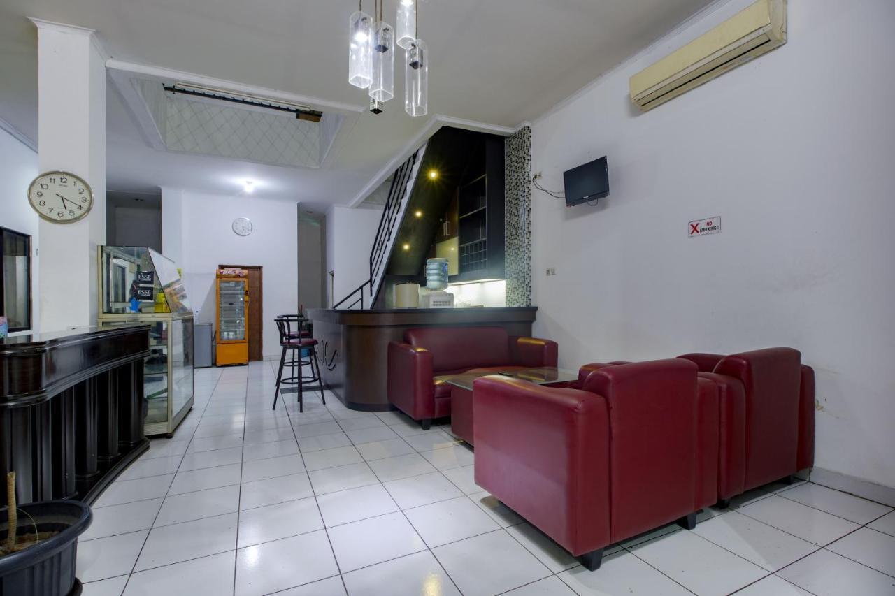 Hotel Arjuna Bekasi Buitenkant foto