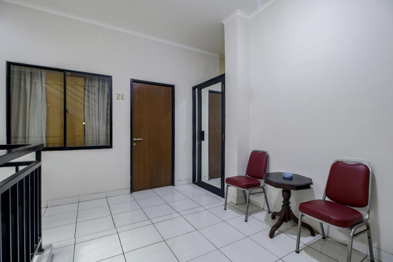 Hotel Arjuna Bekasi Buitenkant foto