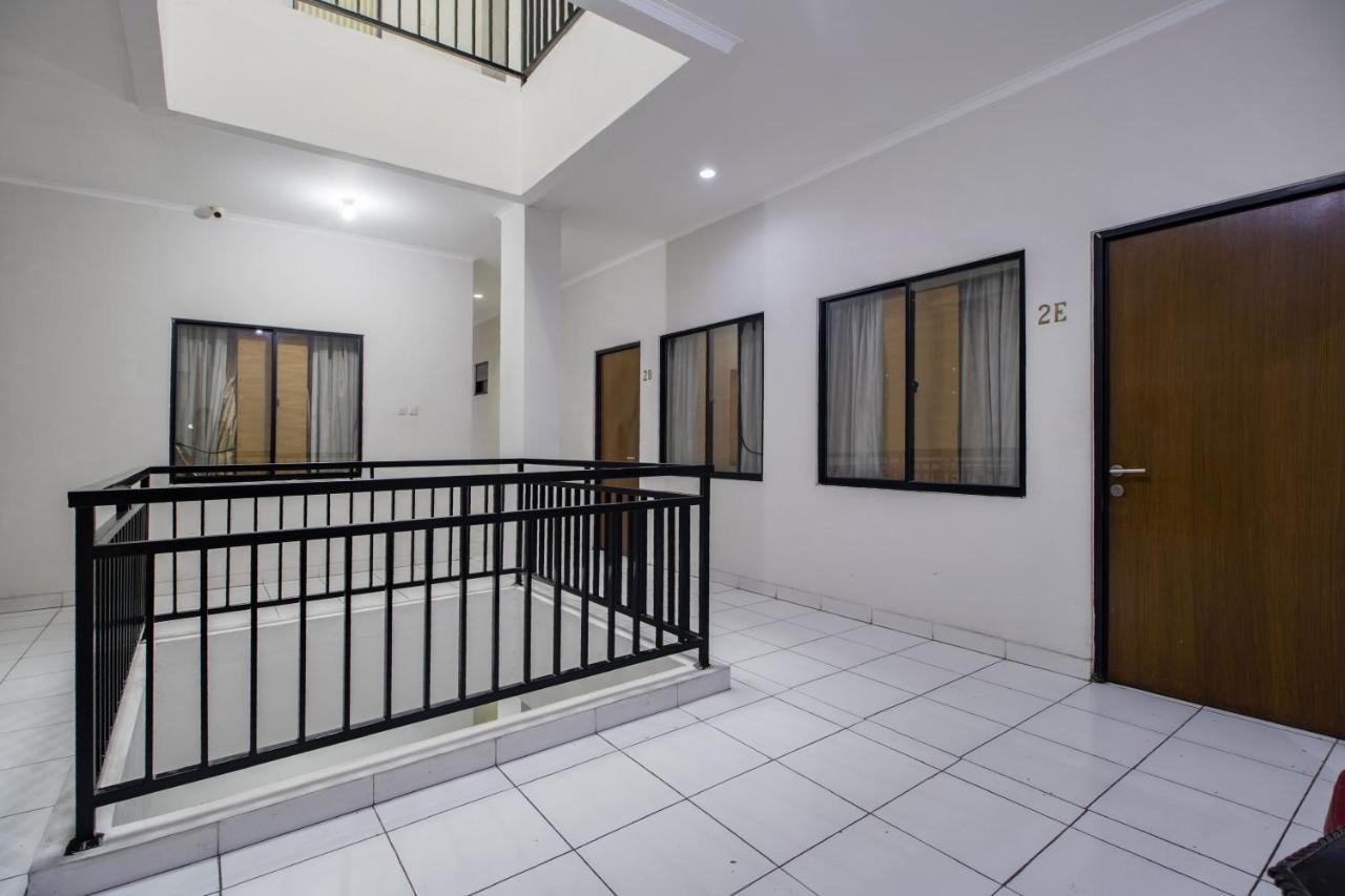 Hotel Arjuna Bekasi Buitenkant foto